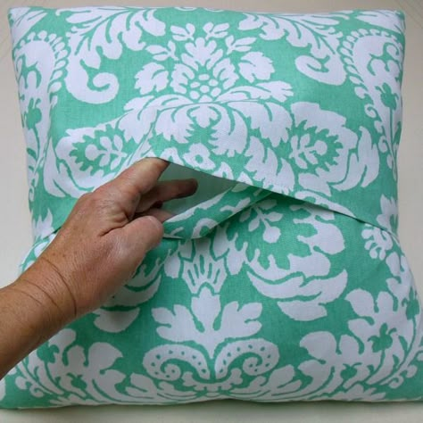 Make An Envelope, Pillow Covers Tutorial, Envelope Pillow, Diy Pillow Covers, Sewing Cushions, How To Make An Envelope, Crochet Pillow Cover, Pillow Tutorial, Beginner Sewing Projects Easy