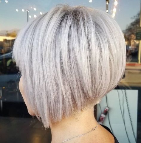 Very Short Angled White Bob Edgy Bob Hairstyles, Inverted Bob Haircut, Modern Bob Haircut, Hairstyle Cute, Short Cropped Hair, Easy Trendy Hairstyles, Kort Bob, Inverted Bob Haircuts, Angled Bob Haircuts