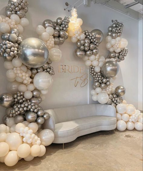 Bridal Shower Balloon Wall, Ballon Arch Idea, 60th Balloon Ideas, Elegant Balloon Arch, Balloon Entrance Decor, Wedding Balloon Wall, Elegant Balloon Decorations, Metallic Balloon Garland, Wedding Balloon Garland