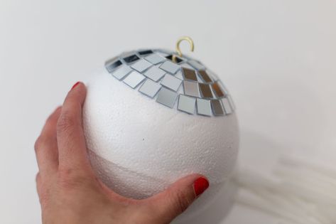 Diy Mirror Ball, Make A Disco Ball, Ball Theme Party, Diy Disco Ball, Disco Ball Decorations, Disco Theme Party, Disco Party Decorations, Disco Glam, 80s Theme Party