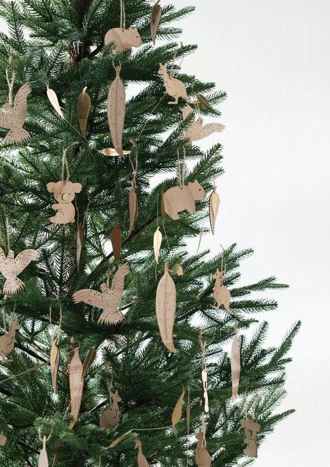 Christmas Tree Ideas Australia, Australian Christmas Tree Decoration, Australiana Christmas Tree, Australian Christmas Tree Ideas, Aussie Christmas Craft, Aussie Christmas Decorations, Australian Christmas Decor Ideas, Australian Christmas Aesthetic, Australian Xmas