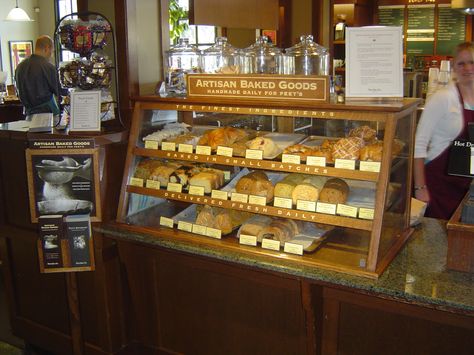 Peets_BelmontBakeryCase - lovely countertop display Diy Breakfast Ideas, Pastry Display Ideas, Pastry Display Case, Coffee Food Truck, Bread Display, Cafe Display, Cookie Display, Marketing Project, Pastry Display