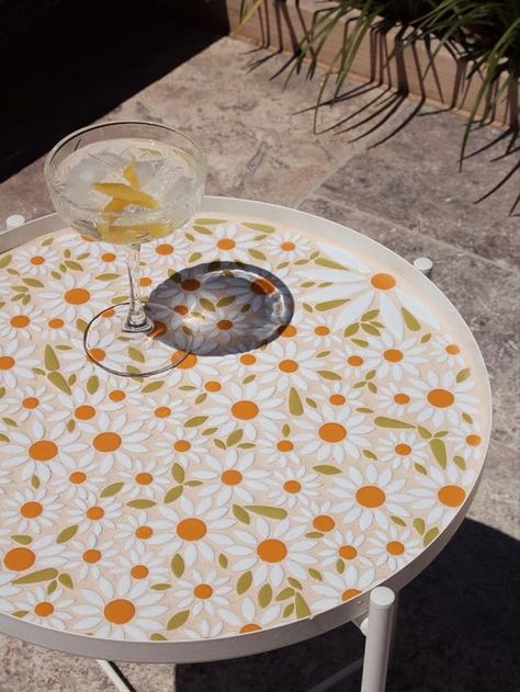 Mosaic Tiles Table Top Diy, Mozaik Table Diy, Table Mosaic Ideas, Ikea Mosaic Table, Mosaic Tiles Projects, Mosaic Art Table, Mosaic Coffee Table Ideas, How To Make A Mosaic Table Top, Mosaic Tiles Table