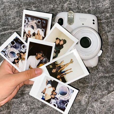 A unique and creative way to express your artistic side #homeidea #pinterestrecipe #beaut Polaroid Camera Pictures, Mobile Phone Case Diy, Polaroid Diy, Instax Mini 12, Digital Graphics Art, Sweet Sixteen Birthday Party Ideas, Online Scrapbook, Instax Camera, Polaroid Photography