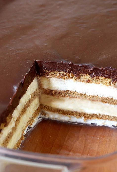 Looking for a quick and easy dessert recipe with only 15 minutes of hands-on time ? Try out delicious No Bake Chocolate Eclair Icebox Cake ! No Bake Chocolate Eclair, Eclairs Dessert, No Bake Eclair Cake, Eclair Cake Recipes, Chocolate Eclair Cake, Eclair Cake, Easy Dessert Recipe, Chocolate Eclair, Icebox Cake