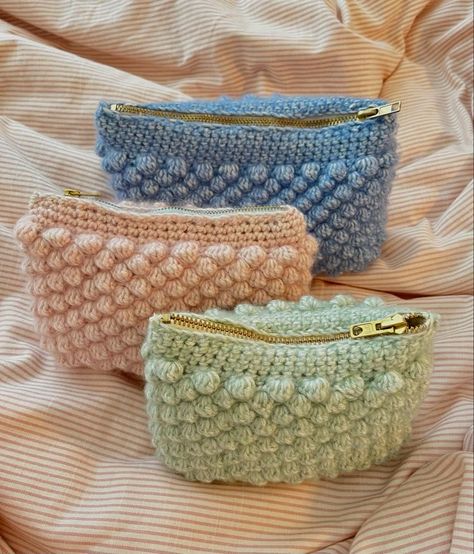 Bubble Crochet Stitch, Makeup Bag Pattern, Bobble Stitch Crochet, Bobble Crochet, Crochet Wallet, Crochet Coin Purse, Bag Pattern Free, Crochet Pouch, Crochet Shop