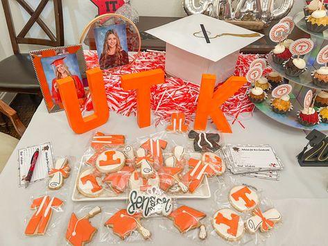 Utk Graduation Party, Tennessee Graduation Party, University Of Tennessee Graduation Party, University Graduation Party Ideas Decoration, Colorful Grad Party, Orange Grad Party, Preppy Graduation Party, Pink And Orange Graduation Party, Grad Party Food Table