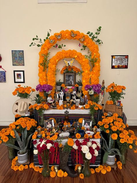 Day Of The Dead Ofrenda Altars, Day Of The Dead Alters Ideas Diy, Offrenda Table Ideas Decor, Day Of The Dead Party Decorations, Dia De Los Muertos Decorations Ideas Diy, Ofrenda Ideas Small, Ofrenda Ideas Diy, Day Of The Dead Altar Ideas, Offrenda Table Ideas Small