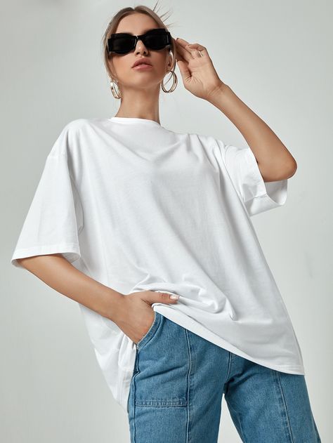 Cyberpunk Streetwear, White Tees Outfit, Oversized Tee Outfit, Oversized White T Shirt, Oversize Tshirt Outfits, Outfit Oversize, Oversize Women, Aesthetic Shirts, Tshirt Outfits