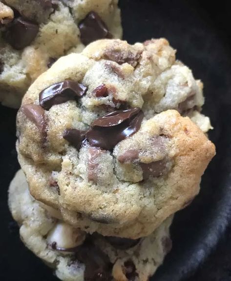 Clipper Chippers Cookie Recipe - Cookie Madness Thick Chocolate Chip Cookies, Macadamia Nut Recipes, Skillet Cookies, Chippers, Chocolate Festival, Nut Recipes, Cake Balls, Milk Chocolate Chips, Macadamia Nuts