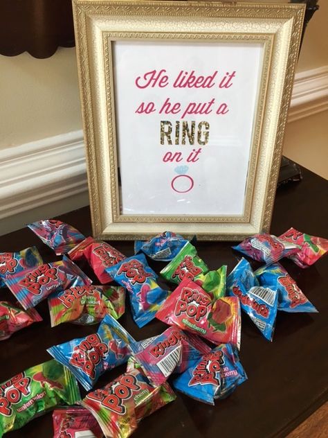 Ring Pop party favors--He Put A Ring On It!! #engagementparty #bridalshower #wedding #partyfavor Wedding Party Night, Music Party Favors, Backyard Engagement Parties, Engagement Party Ideas, Engagement Party Diy, Engagement Party Planning, Engagement Party Favors, Bachelorette Party Planning, Bridal Bachelorette Party