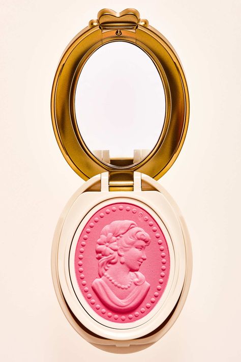 Laduree Les Merveilleuse blush compact Laduree Makeup, Cosmetics Aesthetic, Makeup Packaging, Makeup Package, Vintage Cosmetics, Fashion Sites, Vintage Makeup, Luxury Makeup, Makeup Brands