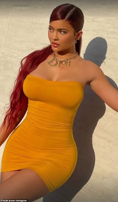 Kylie Jenner puts on a busty display as she shows off her hourglass figure | Daily Mail Online Ropa Kylie Jenner, Estilo Jenner, Look Kylie Jenner, Estilo Kardashian, Looks Kylie Jenner, Trajes Kylie Jenner, Estilo Kylie Jenner, Mode Kylie Jenner, Kylie Jenner Look