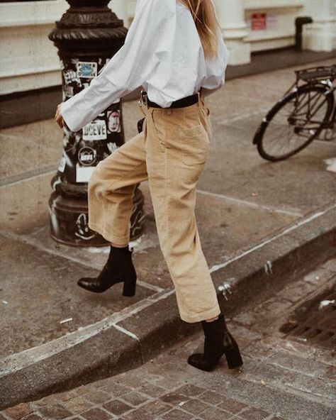 Style Inspiration Street, Street Style Vintage, Look Zara, Walking Down The Street, Chic Blouses, Stil Inspiration, Looks Street Style, Modieuze Outfits, Winter Trends