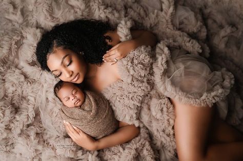 Newborn And Mommy Photoshoot, Mommy And New Born Baby Photoshoot, Mother Son Newborn Pictures, Mommy And Newborn Pictures, Mother Newborn Photoshoot, Mommy And Me Newborn Photo Shoot, Newborn And Mom Photoshoot, Mommy Newborn Photoshoot, Mother And Newborn Photoshoot