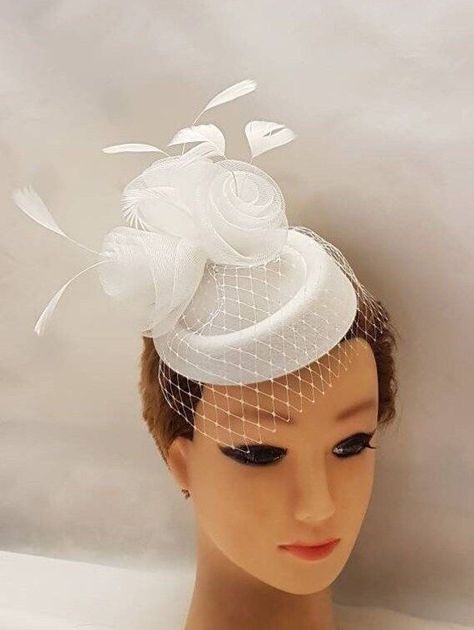 Civil Wedding Fascinator Ideas, Fascinator With Feathers, Court Wedding Fascinator, Hats For Women With Short Hair, Bridal Hat With Veil, White Fascinator Wedding, Birdcage Fascinator, Fascinators For Short Hair, Fascinator Styles