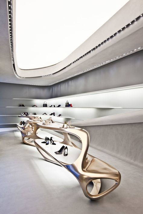 Zaha Hadid Architects, Virgile Simon Bertrand, Jacopo Spilimbergo · Stuart Weitzman Flagship Store · Divisare Zaha Hadid Interior, Teknologi Futuristik, Zaha Hadid Architecture, Zaha Hadid Design, Fashion Showroom, Retail Store Interior Design, Zaha Hadid Architects, Boutique Interior, Store Design Interior