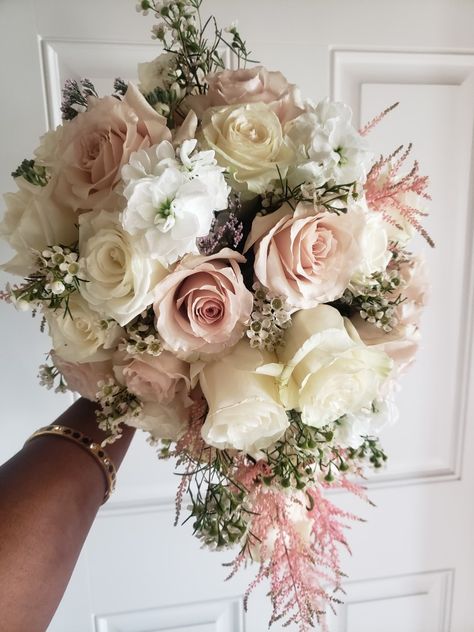 Blush Pink And Ivory Bouquet, Pink And Champagne Bouquet, Blush Pink White And Green Wedding, Bride Bouquets Rose Gold, Blush Pink And Cream Bridal Bouquet, Pink Cascade Wedding Bouquet, Dusty Pink Bride Bouquet, Champagne Pink Bouquet, Rose Gold Wedding Flowers Blush Pink