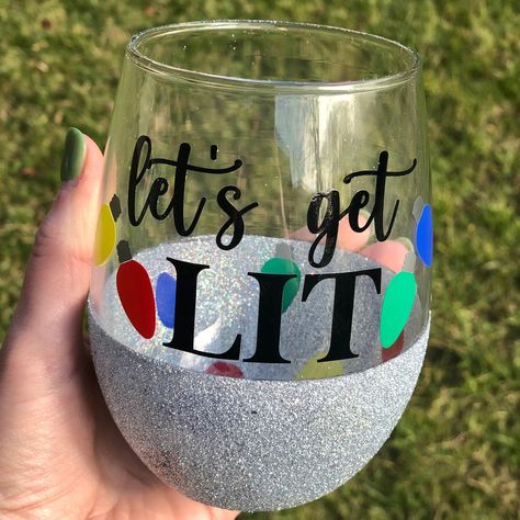 Let's Get Lit Christmas Peek-a-Boo Glitter Wine Glass Look inside for a surprise! ** HAND WASH ONLY ** Glitter Wine Glasses Christmas, Christmas Peekaboo Wine Glasses, Diy Cricut Christmas Gifts For Coworkers, Peekaboo Glitter Wine Glasses, Painting Christmas Wine Glasses, Peekaboo Wine Glasses Ideas, Wine Glass Crafts Diy Ideas, Diy Christmas Wine Glasses, Cricut Wine Glass Ideas