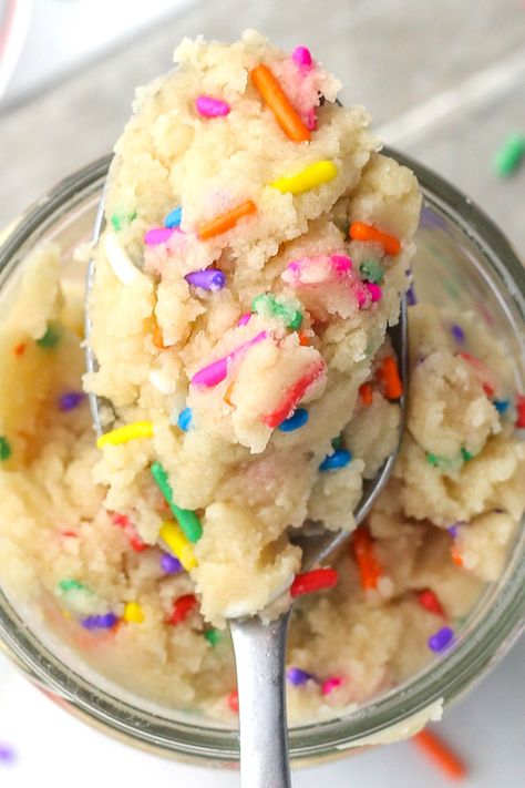 This single-serve edible sugar cookie dough recipe is the best no-bake treat whenever you need a quick and easy dessert. Made with 5 ingredients and no brown sugar, the dough mixes together in 5 minutes and has a delicious sugar cookie flavor. Mix in your favorite sprinkles and enjoy this safe-to-eat cookie dough treat! Sugar cookie dough requires no baking to satisfy all of your cookie cravings. There’s something about the soft and chewy sweetness of homemade cookie dough that’s irresistible! Edible Cookie Dough Bites, Cookie Dough For One, Edible Sugar Cookie Dough, Sugar Cookie Dough Recipe, Homemade Cookie Dough, Edible Cookie Dough Recipe, No Bake Cookie Dough, Cookie Dough Recipe, Yummy Sugar Cookies