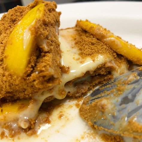 Mango float Desert Food Mango Float, Desert Mango Float, Dessert Mango Float, Graham Mango Float, Graham Aesthetic Food, Mango Graham Aesthetic, Mango Float Aesthetic, Mango Graham Float, Graham Dessert