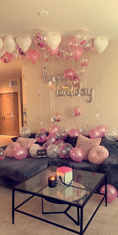 Feliz Día Rosario Pink Balloon Decorations Simple, Birthday Balloon Room Surprise, Birthday Living Room Surprise, Pink And White Balloons Birthday, Pink Bday Balloons, Living Room Bday Decor, Birthday Decorations Living Room, Pink And White Birthday Decor Simple, Pink Birthday Surprise