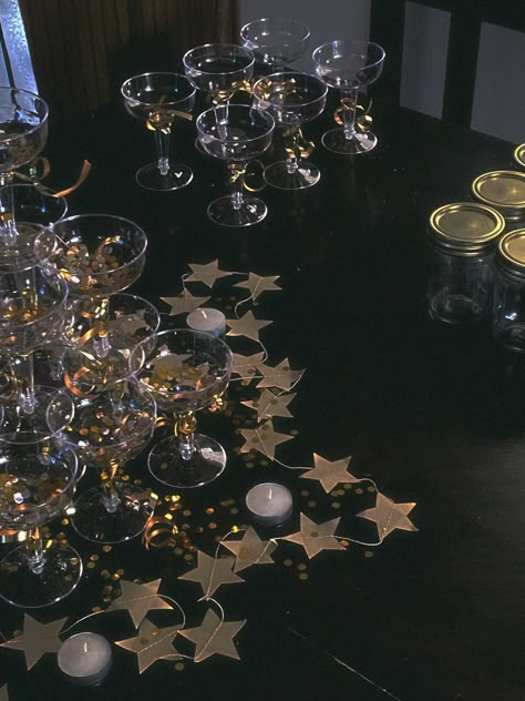 Gold Decorations Party Decor Golden Birthday Martini Gold Confetti Aesthetic, Black White Gold Birthday Party, Sparkly Table Decorations, 21st Birthday Decorations Black And Gold, 29 Birthday Decorations, Birthday Decoration Table Ideas, Golden Birthday Men, Nye Party Decorations Aesthetic, 50s Hollywood Party