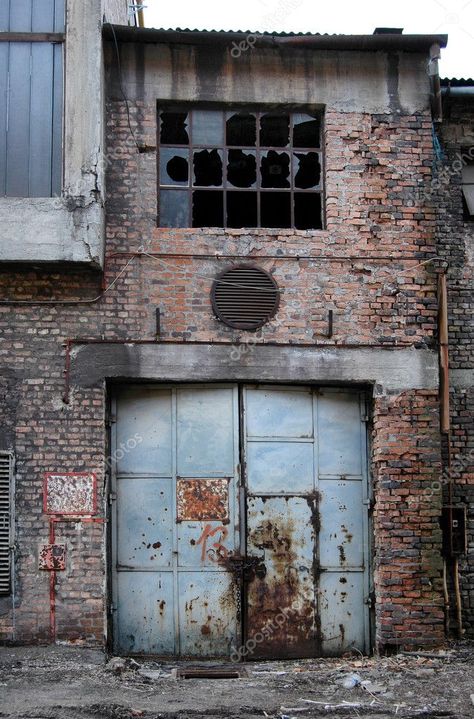 Abandoned Building Art, Abandoned Building Photography, Abandoned Warehouse Exterior, Abandoned Warehouse Aesthetic, Old Warehouse Exterior, Abandoned Environment, Aged Buildings, Industrial Ruins, Industrial Building Facade