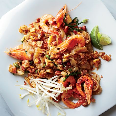 This amazing traditional pad Thai recipe has perfect chewy noodles and uses shrimp three ways. Shrimp Pad Thai Recipe, Thai Mat, Shrimp Pad Thai, Easy Roast Chicken, Roast Fish, Pad Thai Recipe, Thai Recipe, Paste Recipe, Shrimp Paste