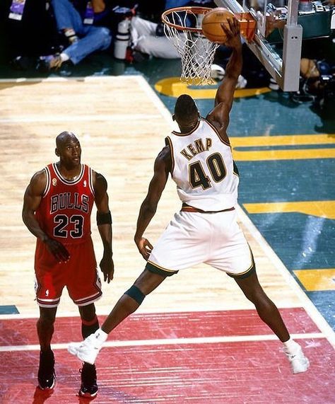 Michael Jordan Appreciation 🏀 on Instagram: “Kemp recreating MJ’s iconic dunk ⛹🏿‍♂️ 📸 : @jumpman23 • follow @airjordantalk for more posts like this daily!” Shawn Kemp, Nba Photos, Nba Basketball Art, Michael Jordan Basketball, Bola Basket, Seattle Sports, Basketball Photography, Jordan Basketball, Derrick Rose