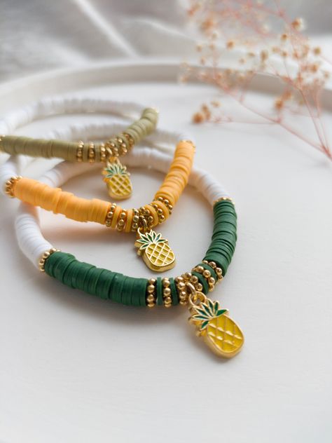 Pineapple Clay Bead Bracelet, Bracelet Heishi Diy, Heishi Bracelet Diy, Heishi Bracelet Ideas, Bracelet Heishi, Heishi Jewelry, Fruit Bracelet, Hip Jewelry, Pineapple Bracelet