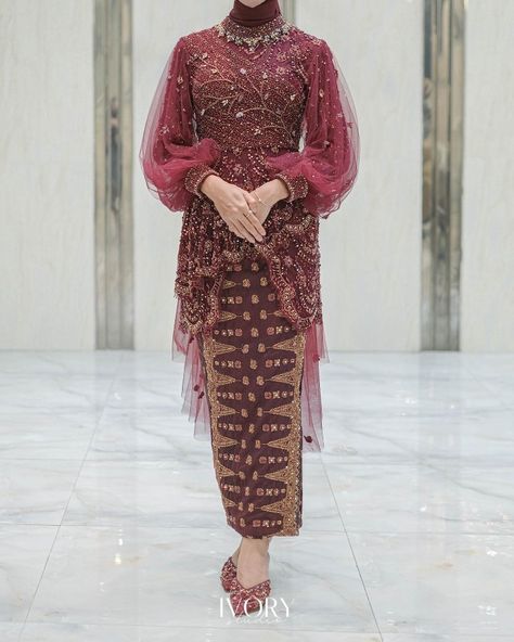 Dress Brokat Modern, Model Dress Kebaya, Dress Muslim Modern, Kebaya Lace, Batik Dress Modern, Kebaya Modern Dress, Modern Kebaya, Kebaya Brokat, Hijab Wedding