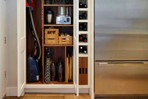 Where to store the vacuum? That's a tough decision. Check out these clever ideas for convenient vacuum cleaner storage and be inspired! Vacuum Cleaner Storage Ideas, Cleaner Storage Ideas, Store Vacuum Cleaner, Vacuum Closet, Storage Ideas Garage, Vacuum Cleaner Storage, Miele Vacuum, Utility Cabinets, Kitchen Storage Hacks