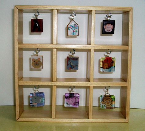 Diy Jewelry Case, Bead Display, Pendant Display, Domino Jewelry, Indoor Crafts, Vendor Displays, Collection Ideas, Diy Display, Craft Stalls