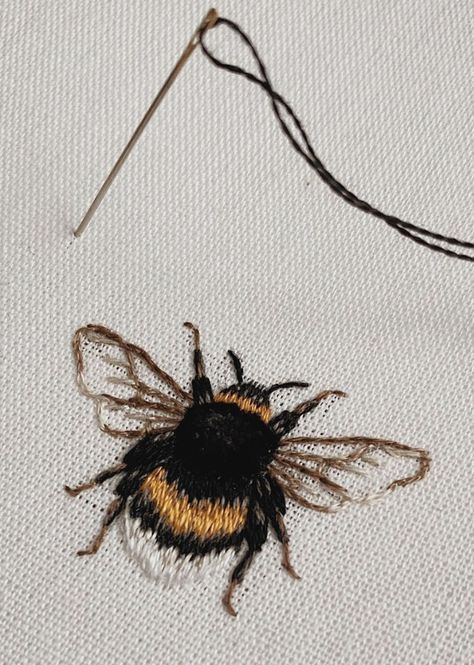 Bees Embroidery, Embroider Bee, Embroidery Bee Tutorials, Embroidered Bee, Insect Embroidery, Beehive Embroidery, Embroidery Honeycomb, Bumblebee Embroidery, Insect Embroidery Patterns