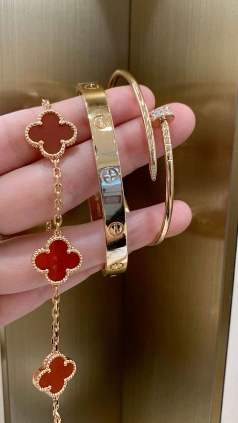 Van Cleef And Cartier Bracelet Stack, Jewelry 2025 Trends, Just Un Clou Bracelet, Van Cleef Silver, Cartier Bracelet Stack, Cartier Juste Un Clou Bracelet, Juste Un Clou Bracelet, Xoxo Jewelry, Dope Jewelry Accessories