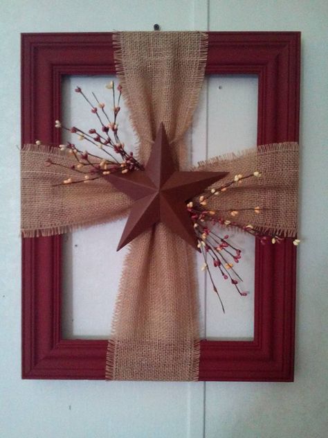 Christmas Old Window Decor, Burlap Cross On Frame, Fall Frames Ideas, Christmas Crafts With Picture Frames, Christmas Frame Decor, Crafts With Frames, Picture Frame Christmas Crafts, Christmas Picture Frame Crafts, Crafts With Picture Frames