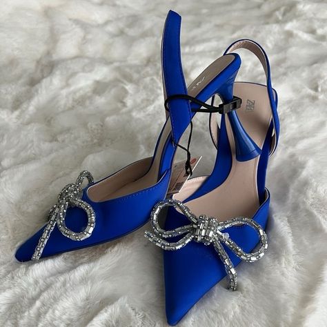 Brand: Zara Size: 38 Price: 42,500 Heel Height: 4” You are best served via our website shoepifystore.com Get the latest updates and discounts #Shoepify #peopleofsh Blue Satin Heels, Royal Blue Heels, Diamond Heels, Grad Pic, Sling Back Heels, Zara Heels, Velvet Heels, Rhinestone Heels, Bow Heels