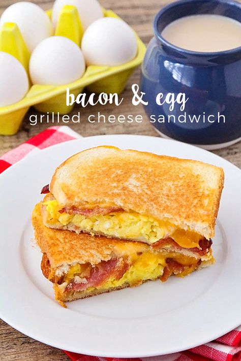 The Baker Upstairs: Bacon and Egg Grilled Cheese Sandwiches Sandwich Meals, Sandwiches Breakfast, Breakfast Sides Dishes, Subway Sandwich, Breakfast Sandwich Recipes, Breakfast Appetizers, Sandwich Bar, Grilled Cheese Sandwiches, Deli Sandwiches