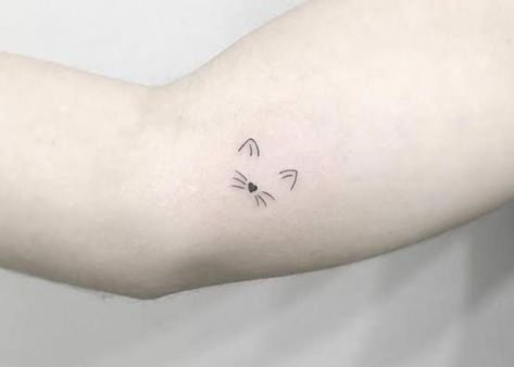 Tattoos For Women Cat, Cat Face Tattoos, Nose Tattoo, Kitten Tattoo, Cute Animal Tattoos, Cat Tattoo Simple, Memories Ideas, 10 Tattoo, Cat Tattoo Small