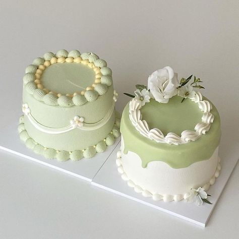 Bolo Vintage, Green Cake, Simple Cake Designs, Cake Decorating Piping, Mini Cakes Birthday, Cake Decorating Frosting, Bento Cake, Cute Baking, Pretty Dessert