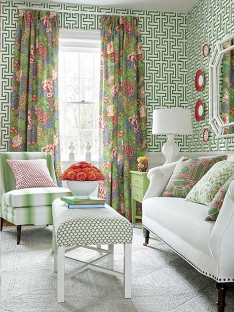 The New Tradition of Grandmillennial Style - Nell Hills Chinoiserie Curtains, Interior Design Blogs, Thibaut Wallpaper, Beige Curtains, Design Salon, Blue Curtains, Trellis Design, Chinoiserie Chic, Custom Drapes