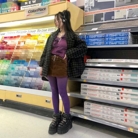 Lo Fi Aesthetic Outfits, Outfits With Purple Hair, Outfits With Colored Tights, Colored Tights Outfit Aesthetic, Corean Style Outfits, Purple And Brown Outfit, Colorful Grunge Outfits, Purple Tights Outfit, Layered Tights