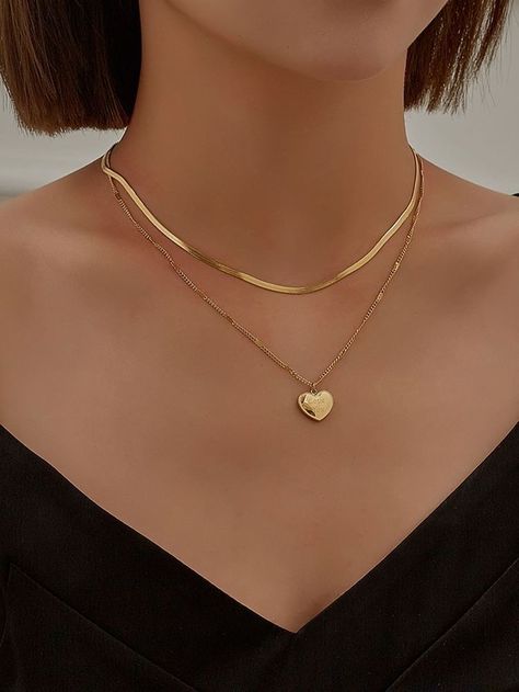 Jewelry Necklace Simple, Pretty Jewelry Necklaces, Jewelry Accessories Ideas, Girly Accessories, Classy Jewelry, Fancy Jewellery, Jewelry Lookbook, Layered Jewelry, Gold Necklace Layered