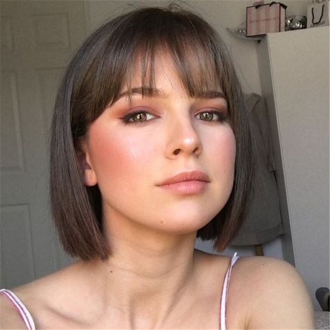 50 Gorgeous And Cute Wispy Bangs Styles You Should Try - Page 8 of 50 - Cute Hostess For Modern Women Brunette Bob Haircut, Latest Bob Hairstyles, Bob Hairstyles With Bangs, Cute Short Haircuts, Short Straight Hair, Penteado Cabelo Curto, 짧은 머리, Cute Hairstyles For Short Hair, Short Hairstyle