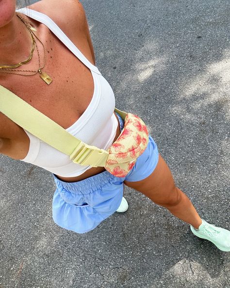 a very Florida summer !!! Florida College Outfits, Florida Girl Outfits, Casual Coastal Outfits, Summer Sporty Outfits, Florida Outfits Summer, Florida Fits, Sporty Summer Outfits, Beach Aesthetic Outfits, Athleisure Aesthetic