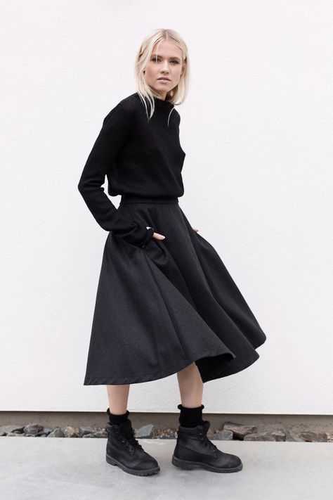 Silk Midi Skirt Outfit Winter, Midi Skirt Outfit Winter, Cashmere Skirt, Minimalist Sweater, Minimalist Winter, Silk Sweater, High Neck Jumper, Virtual Wardrobe, Pull Oversize