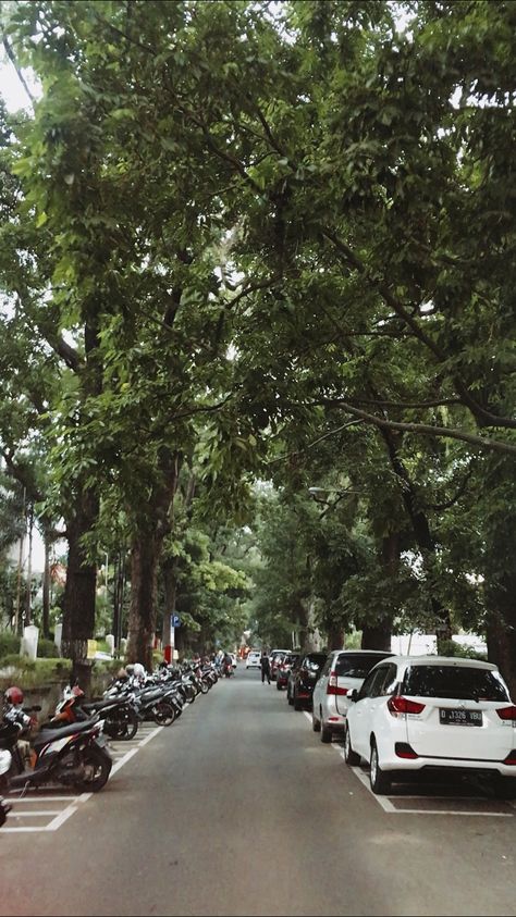 Jalanan Aesthetic, Bandung City, Instagram Creative, Alam Yang Indah, Aesthetic Themes, City Aesthetic, Sky Aesthetic, My Collection, Cool Wallpaper