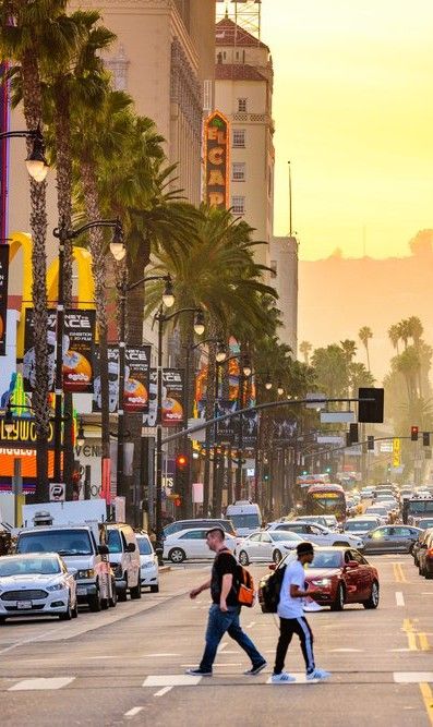 Looking to shop til you drop? This city is so huge that it’s hard to know the best places to shop in Los Angeles. It seems as though LA has a store, boutique, or thrift shop for any kind of style you have. Whether you’re a rock ‘n roll type of girl or you’re more boho chic, or even if athleisure is more of your thing – there is something for you! Shopping In Los Angeles, La Life Aesthetic, Shopping In La, Los Angeles Travel Guide, La Aesthetic, Emma Hill, Los Angeles Aesthetic, Store Boutique, Best Places To Shop