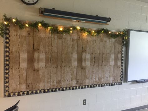 Woodsy Classroom Bulletin Boards, Wood Bulletin Board Ideas Classroom, Woodsy Classroom Theme, Woodsy Classroom Decor, Trailer Classroom Setup, Woodsy Classroom, Cafe Classroom, Preschool Camping, Class Aesthetic